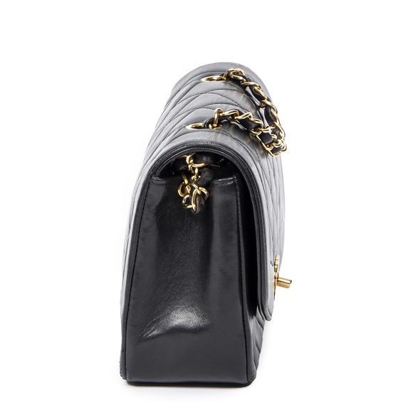 Chanel Diana Flap - Picture 4 of 8